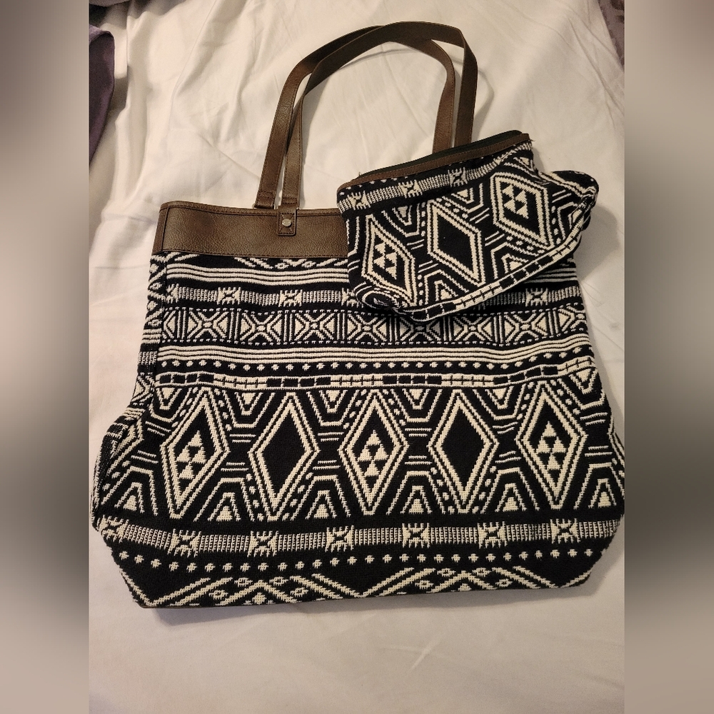 Thirty-One Reversible "Rio" Weave Tote And Makeup Bag 2pc Set